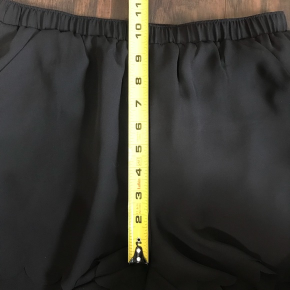 Lauren Conrad Scalloped Shorts✨Size XS - Picture 7 of 8